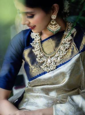 Blue white silk blend banarasi saree with unstitched blouse piece 3