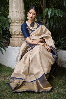 Blue white silk blend banarasi saree with unstitched blouse piece 6
