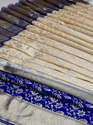Blue white silk blend banarasi saree with unstitched blouse piece 5