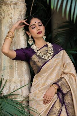 Wine white silk blend banarasi saree with unstitched blouse piece 3