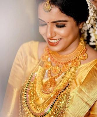 Yellow silk blend banarasi saree with unstitched blouse piece 4