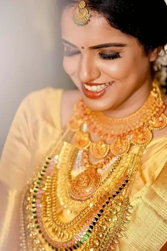 Yellow silk blend banarasi saree with unstitched blouse piece