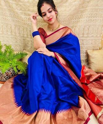 Blue white silk blend banarasi saree with unstitched blouse piece 3