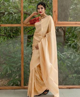 Beige red silk blend banarasi saree with unstitched blouse piece 3