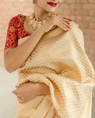 Beige red silk blend banarasi saree with unstitched blouse piece 4