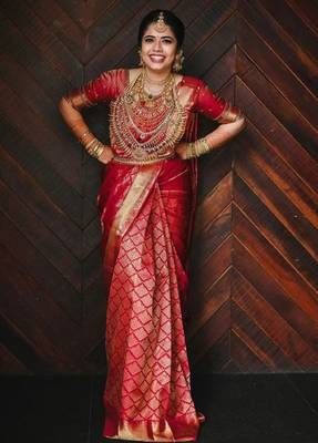 Red silk blend banarasi saree with unstitched blouse piece 2