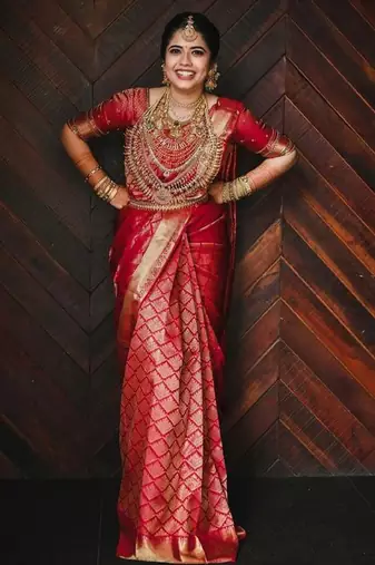 Red silk blend banarasi saree with unstitched blouse piece