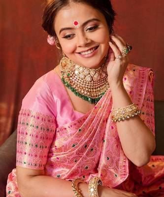 Pink silk blend banarasi saree with unstitched blouse piece 4