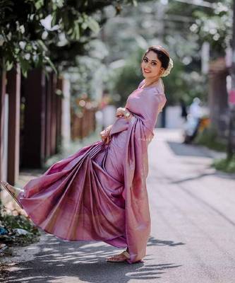 Pink silk blend banarasi saree with unstitched blouse piece 2