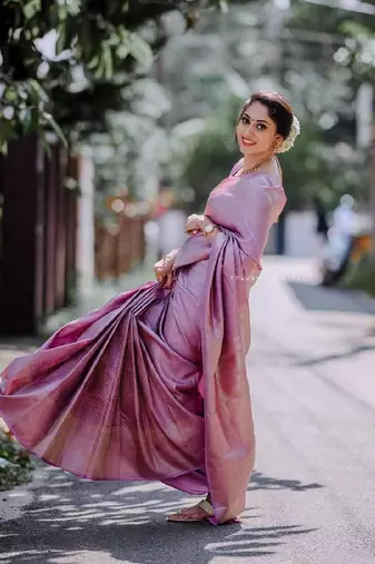 Pink silk blend banarasi saree with unstitched blouse piece