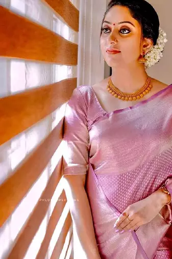 Pink silk blend banarasi saree with unstitched blouse piece