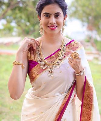 White pink silk blend banarasi saree with unstitched blouse piece 5