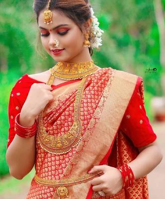 Red silk blend banarasi saree with unstitched blouse piece 3