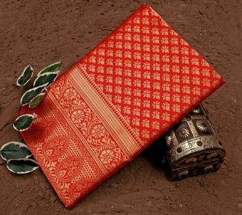 Red silk blend banarasi saree with unstitched blouse piece 4