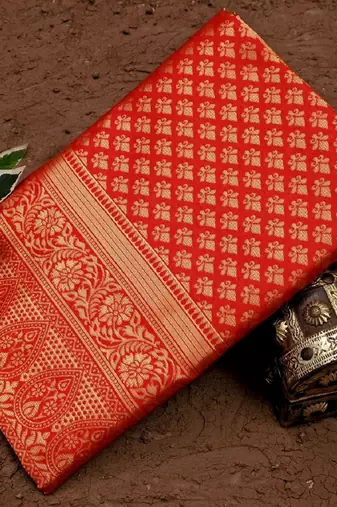 Red silk blend banarasi saree with unstitched blouse piece