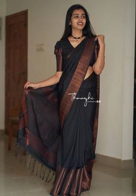 Black silk blend banarasi saree with unstitched blouse piece 2