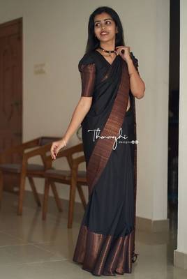 Black silk blend banarasi saree with unstitched blouse piece 3
