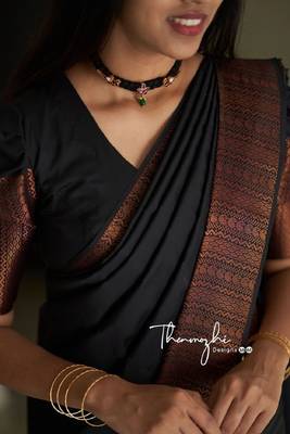 Black silk blend banarasi saree with unstitched blouse piece 4
