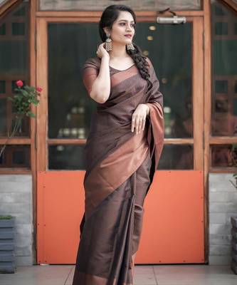 Brown silk blend banarasi saree with unstitched blouse piece 5