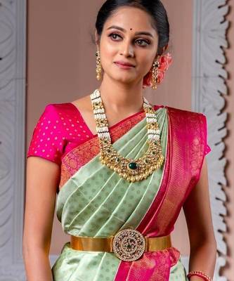 Light green pink silk blend banarasi saree with unstitched blouse piece 3