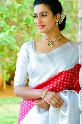 Pink silver silk blend banarasi saree with unstitched blouse piece