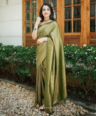 Green silk blend banarasi saree with unstitched blouse piece 1