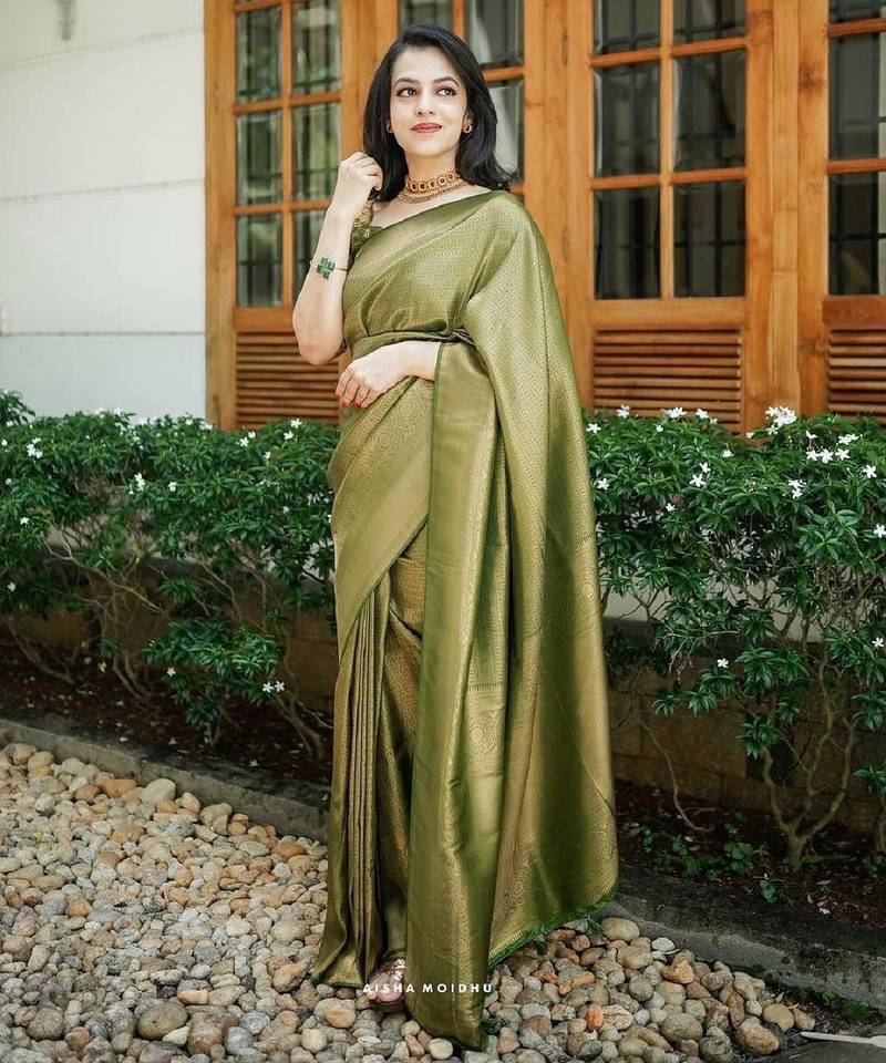 Green soft silk blend banarasi jacuard work designer party wear saree with unstitched blouse piece