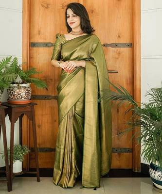 Green silk blend banarasi saree with unstitched blouse piece 3