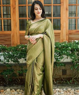 Green silk blend banarasi saree with unstitched blouse piece 4