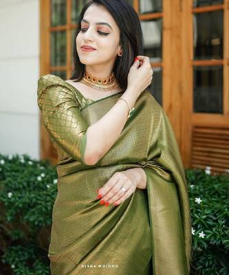 Green silk blend banarasi saree with unstitched blouse piece 5
