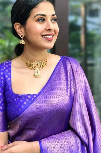 Blue silk blend banarasi saree with unstitched blouse piece