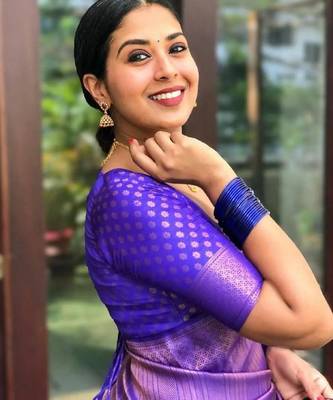 Blue silk blend banarasi saree with unstitched blouse piece 4