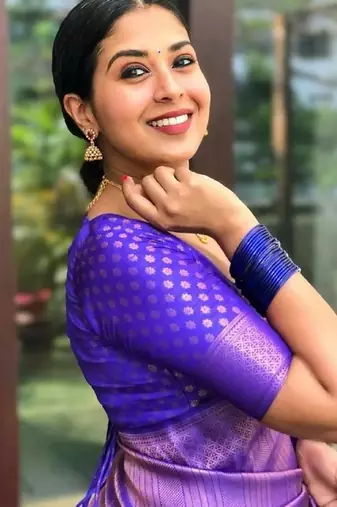Blue silk blend banarasi saree with unstitched blouse piece