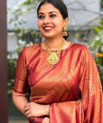 Orange silk blend banarasi saree with unstitched blouse piece 2