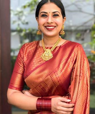 Orange silk blend banarasi saree with unstitched blouse piece 3