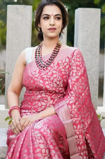 Pink silk blend banarasi saree with unstitched blouse piece