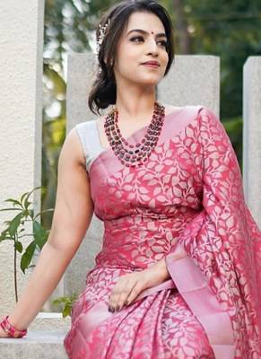 Pink silk blend banarasi saree with unstitched blouse piece 5
