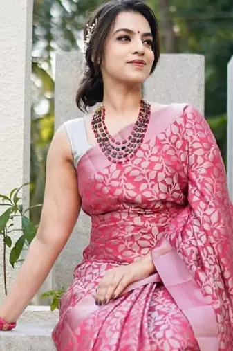 Pink silk blend banarasi saree with unstitched blouse piece