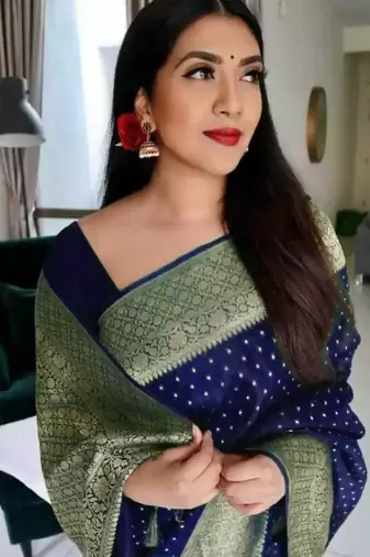 Blue silk blend banarasi saree with unstitched blouse piece