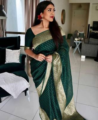 Green silk blend banarasi saree with unstitched blouse piece 2