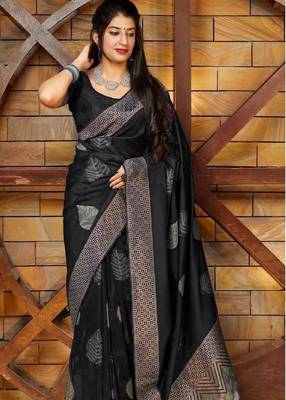 Black silk blend banarasi saree with unstitched blouse piece 2