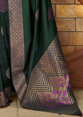 Green silk blend banarasi saree with unstitched blouse piece 3