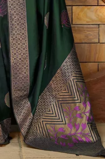 Green silk blend banarasi saree with unstitched blouse piece