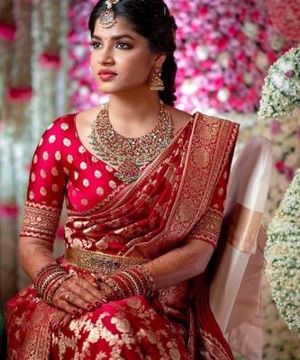 Red silk blend banarasi saree with unstitched blouse piece 2