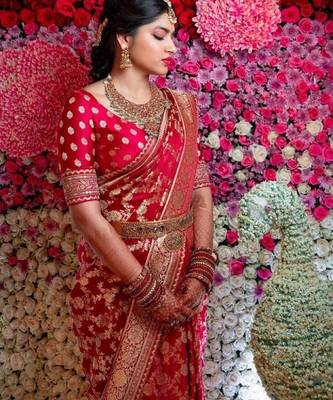 Red silk blend banarasi saree with unstitched blouse piece 3