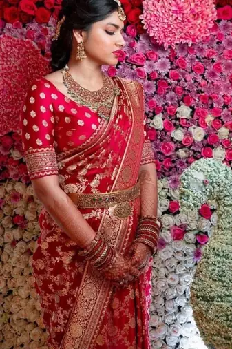 Red silk blend banarasi saree with unstitched blouse piece