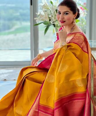 Yellow pink silk blend banarasi saree with unstitched blouse piece 2