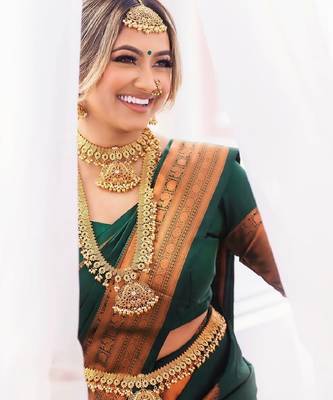 Green silk blend banarasi saree with unstitched blouse piece 2