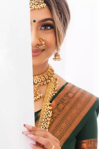 Green silk blend banarasi saree with unstitched blouse piece