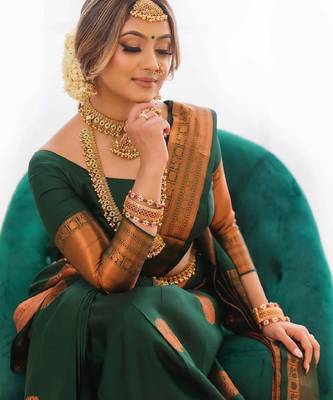 Green silk blend banarasi saree with unstitched blouse piece 5